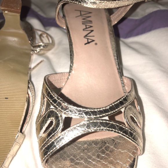 AMIANA Golden open toe heels - Picture 3 of 3